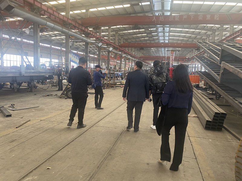 Клиенты из Таджикистана посетили Luyi Factory. Они были впечатлены адаптивностью продукта и стремятся к сотрудничеству.