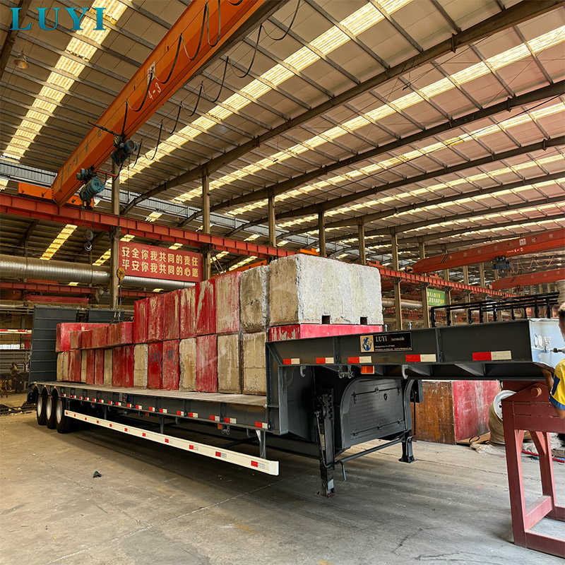 Клиенты из Саудовской Аравии проводят инспекцию завода Luyi на месте и завершают закупку трехосных бортовых полуприцепов.