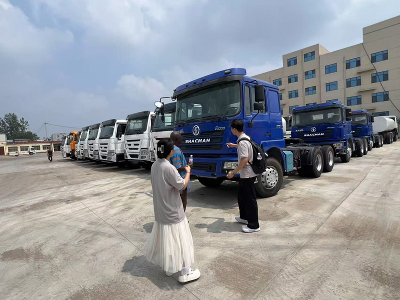 Фабрика Luyi приветствует клиентов из Узбекистана, открывая новую главу в международных обменах