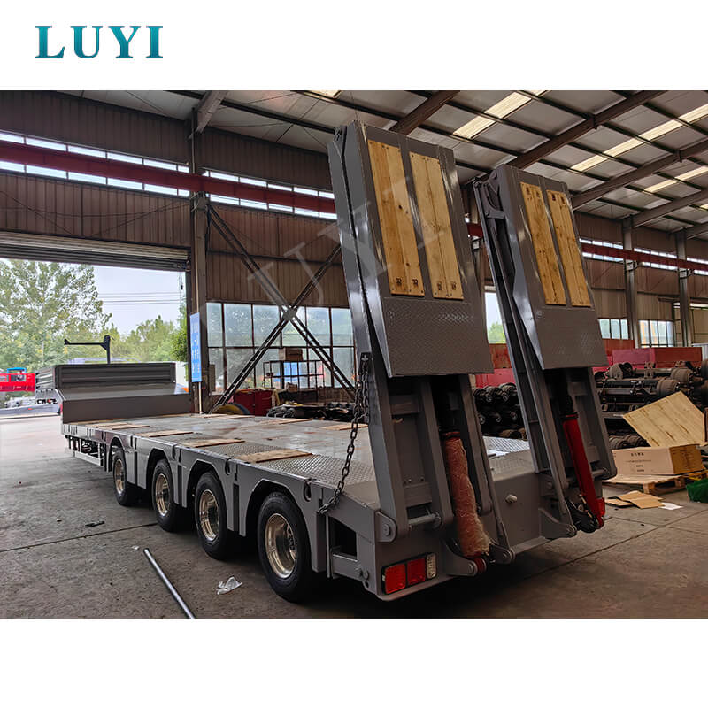 От Шаньдуна до Центральной Азии! Полуприцеп Louis 4-осный низкорамная платформа отправлен в Узбекистан