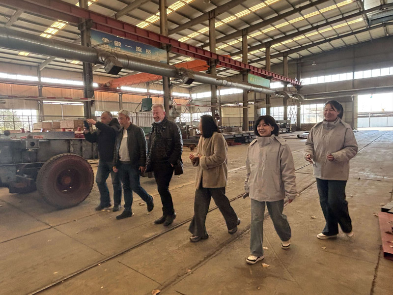 Армянские клиенты посещают Luyi! Возьмитесь за руки, чтобы открыть новый план выхода на зарубежные рынки,