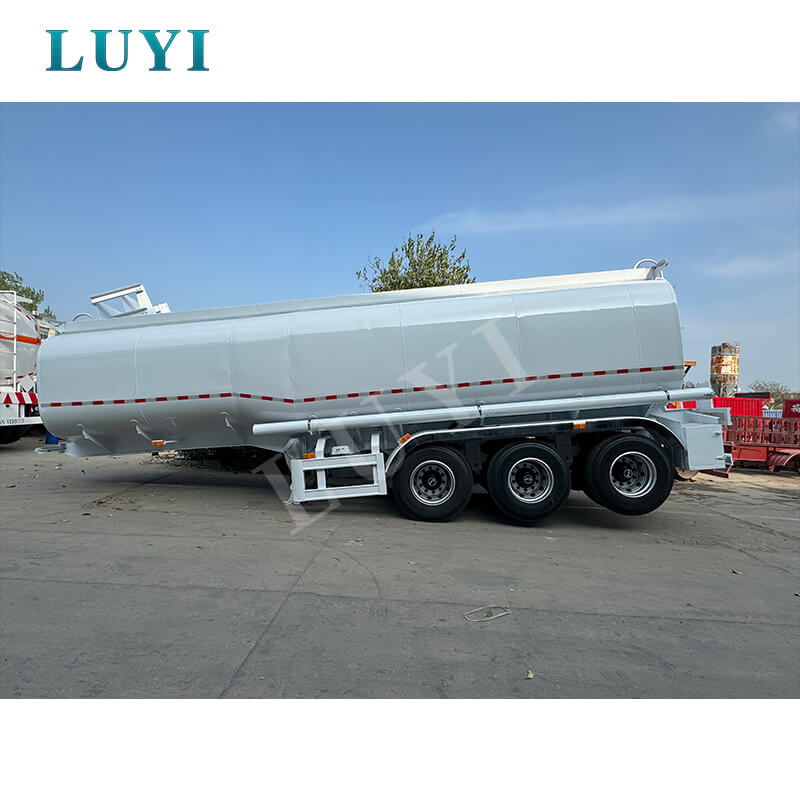 3-осный автоцистерна из углеродистой стали емкостью 40 000 литров для перевозки дизельного топлива и бензина