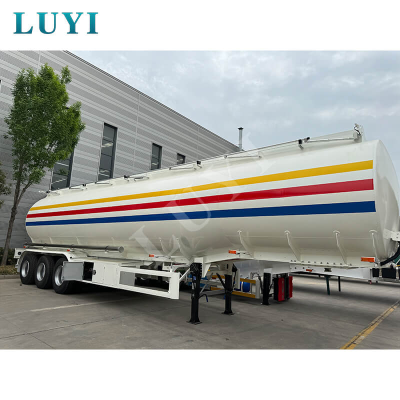 3-осный полуприцеп с масляным баком с 7 отсеками емкостью 50 000 литров