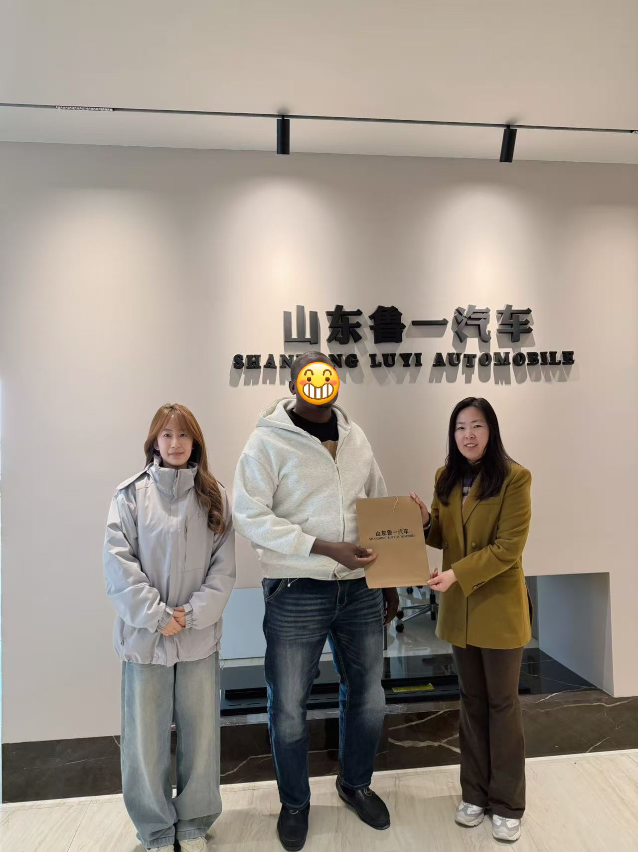 От посещения завода до подтверждения заказа: как Luyi Auto завоевала доверие ивуарийского клиента на 4 тяжелых самосвала