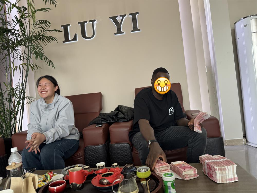 Как Luyi Auto помогла клиенту из ДРК улучшить перевозку тяжелой руды с помощью полуприцепов с боковыми стенками, изготовленных по индивидуальному заказу