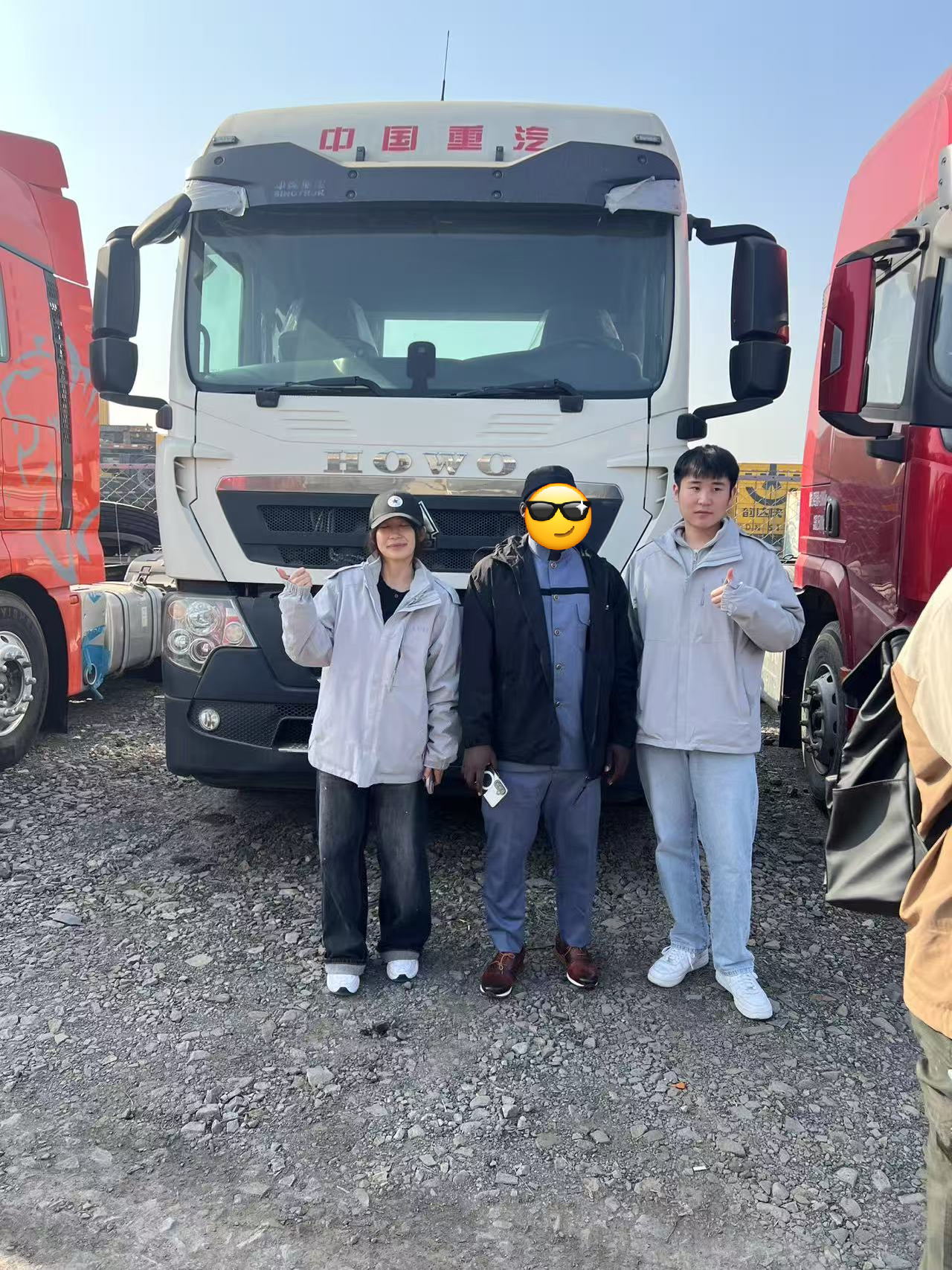 Как LUYI помогла кенийскому клиенту использовать 2 тяжелых грузовика HOWO для инженерных работ и дальних перевозок