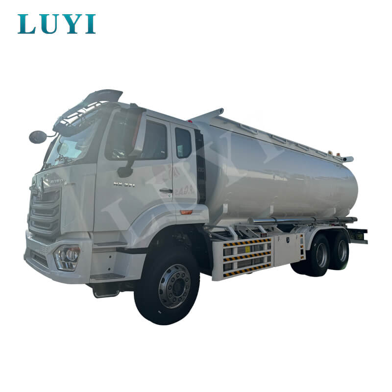 Полуприцеп-цистерна с масляным баком HOWO 6×4 Полуприцеп-цистерна с масляным баком HOWO 6×4