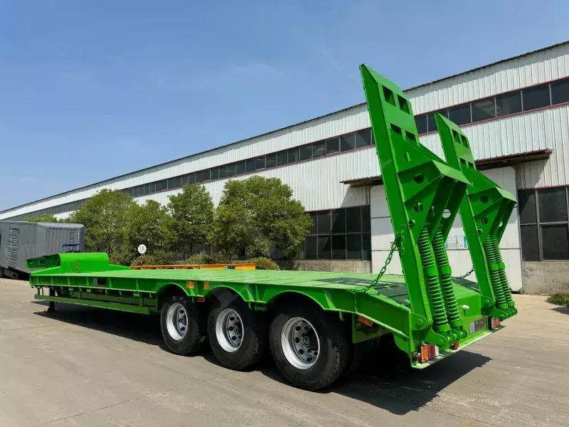 Three-Axle Low-Bed Semi-Trailer