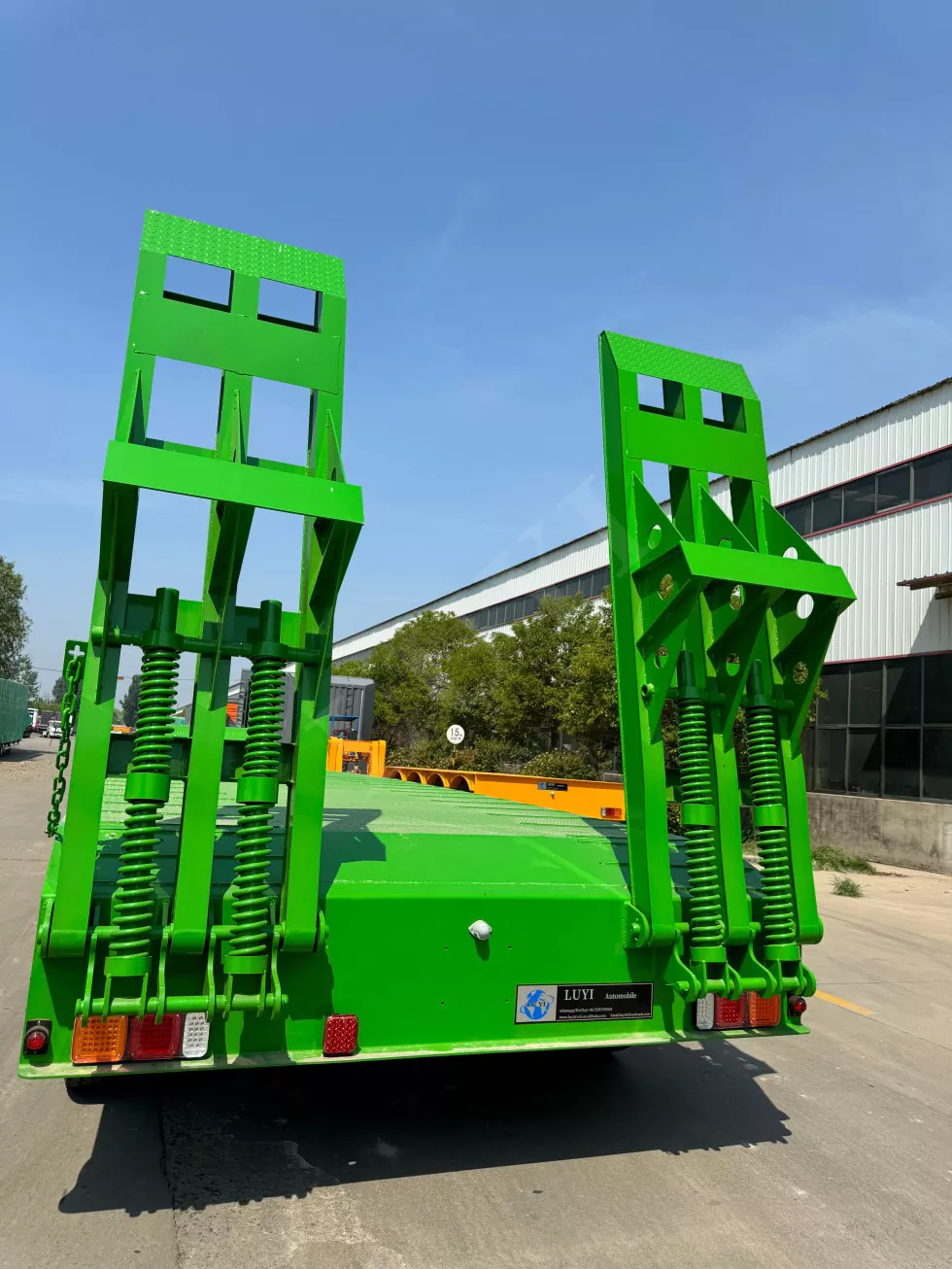 Three-Axle Flatbed Semi-Trailer