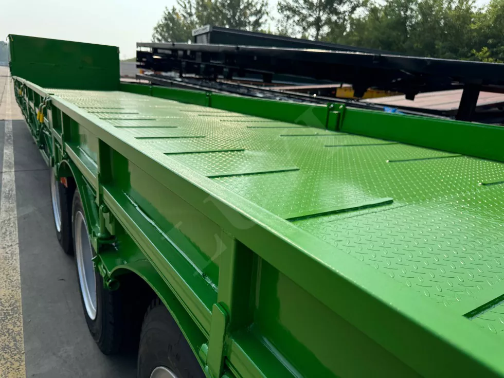 Three-Axle Low-Bed Semi-Trailer